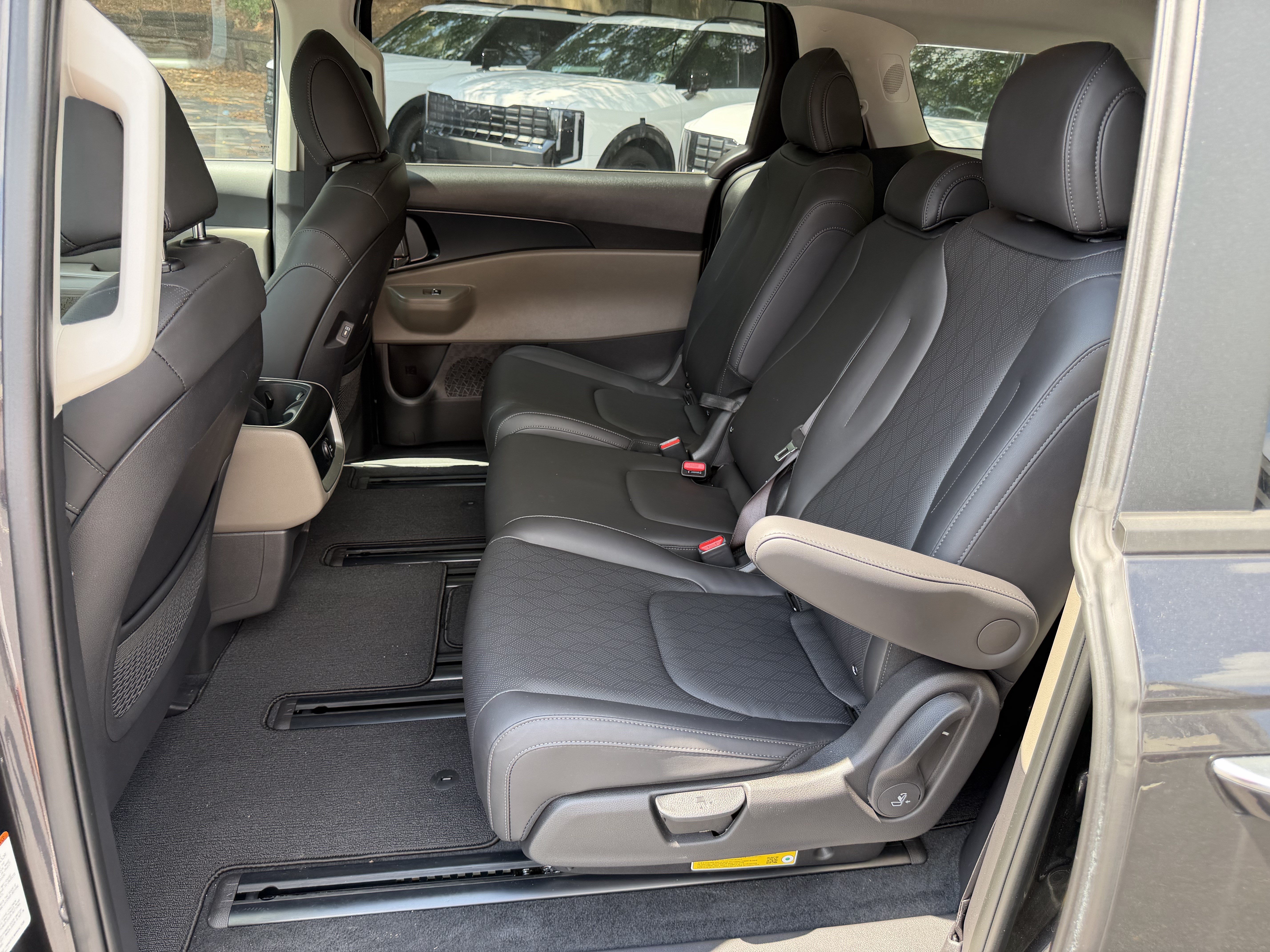 Certified 2026 Kia Carnival FWD image 19