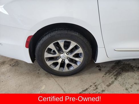 Used 2025 Chrysler Pacifica Pinnacle image 45