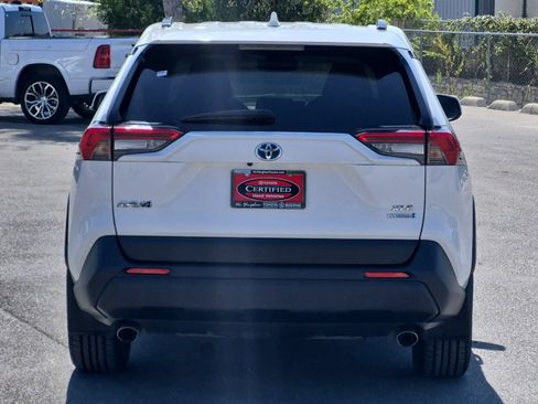 Certified 2022 Toyota RAV4 XLE w/ Convenience Package AWD/4WD image 4