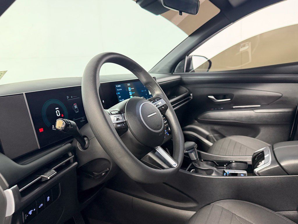 Used 2025 Hyundai Santa Cruz SE AWD/4WD image 21