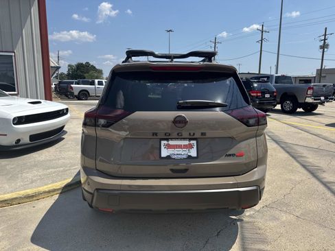 Used 2025 Nissan Rogue SV image 6