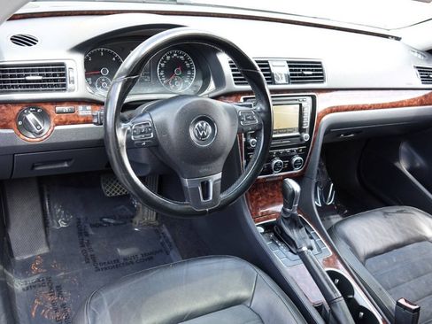 Used 2013 Volkswagen Passat TDI SEL Premium FWD image 5