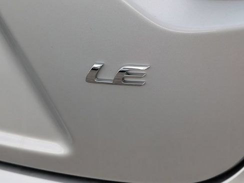 Used 2025 Toyota Corolla LE FWD image 31