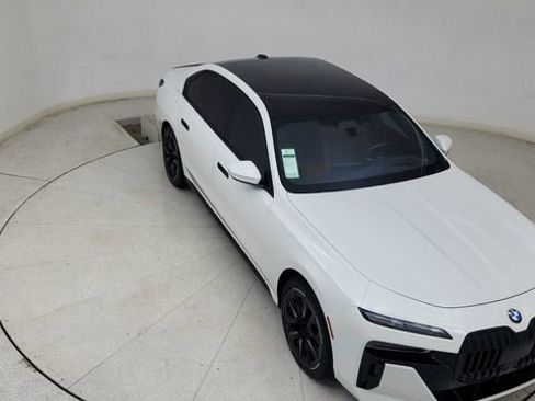 Used 2023 BMW 740i w/ Executive Package image 82