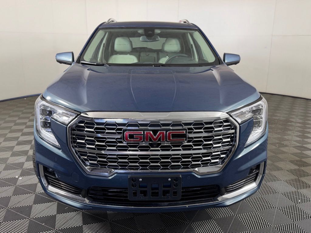 Used 2024 GMC Terrain Denali w/ Denali Premium Package AWD/4WD image 2