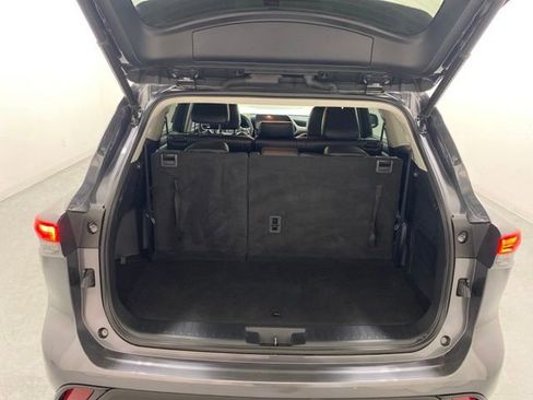 Used 2023 Toyota Highlander XLE image 36