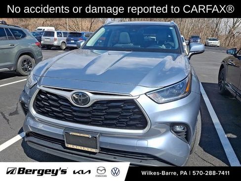 Used 2021 Toyota Highlander XLE image 2