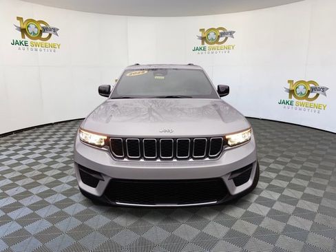 Used 2025 Jeep Grand Cherokee Laredo X w/ Luxury Tech Group I image 3