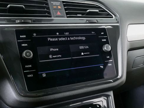 Used 2024 Volkswagen Tiguan SE w/ Panoramic Sunroof Package image 22