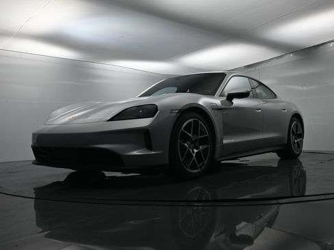 Used 2025 Porsche Taycan image 48