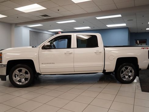 Used 2018 Chevrolet Silverado 1500 LT w/ LT Eassist Package image 2