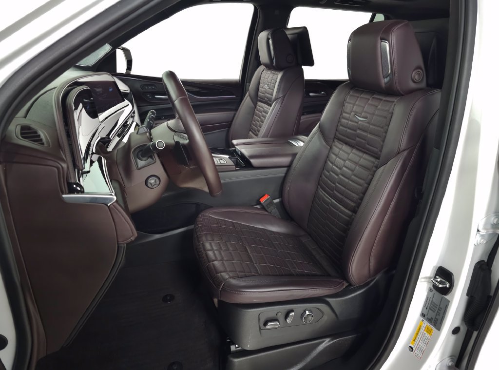 Used 2024 Cadillac Escalade Sport Platinum w/ LPO, ONYX Package AWD/4WD image 18