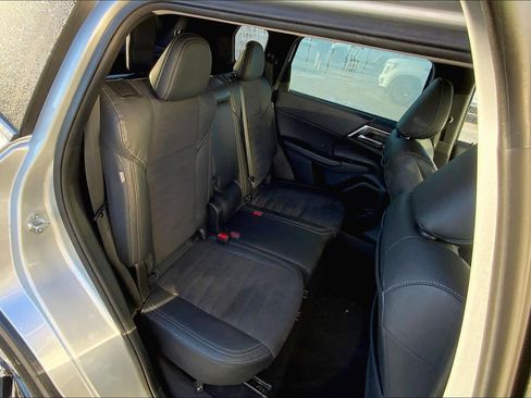 Used 2023 Mitsubishi Outlander SE image 18