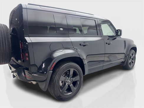 Used 2022 Land Rover Defender 110 X-Dynamic SE image 13