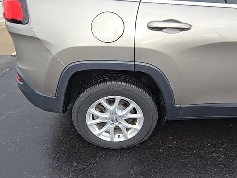 Certified 2016 Jeep Cherokee Latitude w/ Comfort/Convenience Group image 12