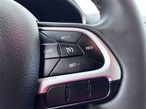 Certified 2021 Jeep Compass Latitude image 18