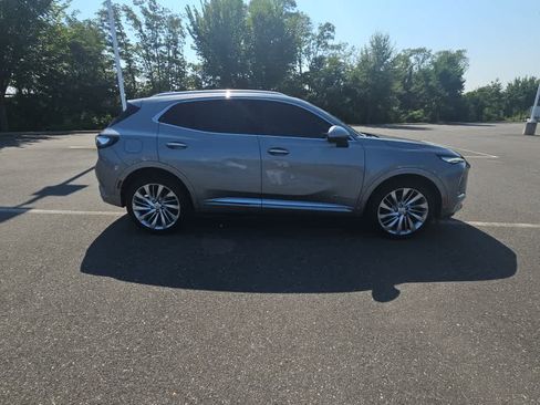 Used 2025 Buick Envision Avenir AWD/4WD image 2