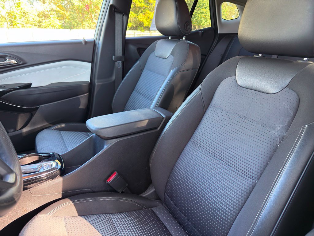 Used 2025 Chevrolet Trax LT FWD image 21