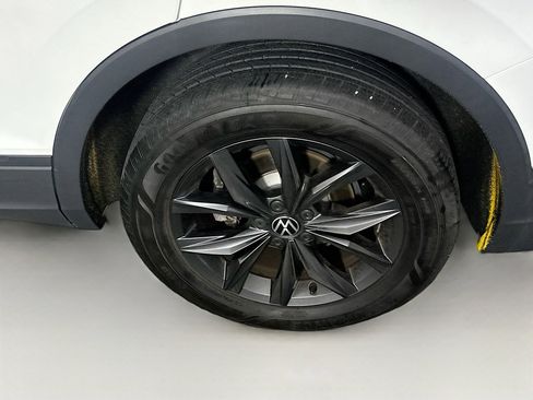 Used 2023 Volkswagen Tiguan SE image 11