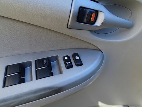 Used 2012 Toyota Corolla LE image 16