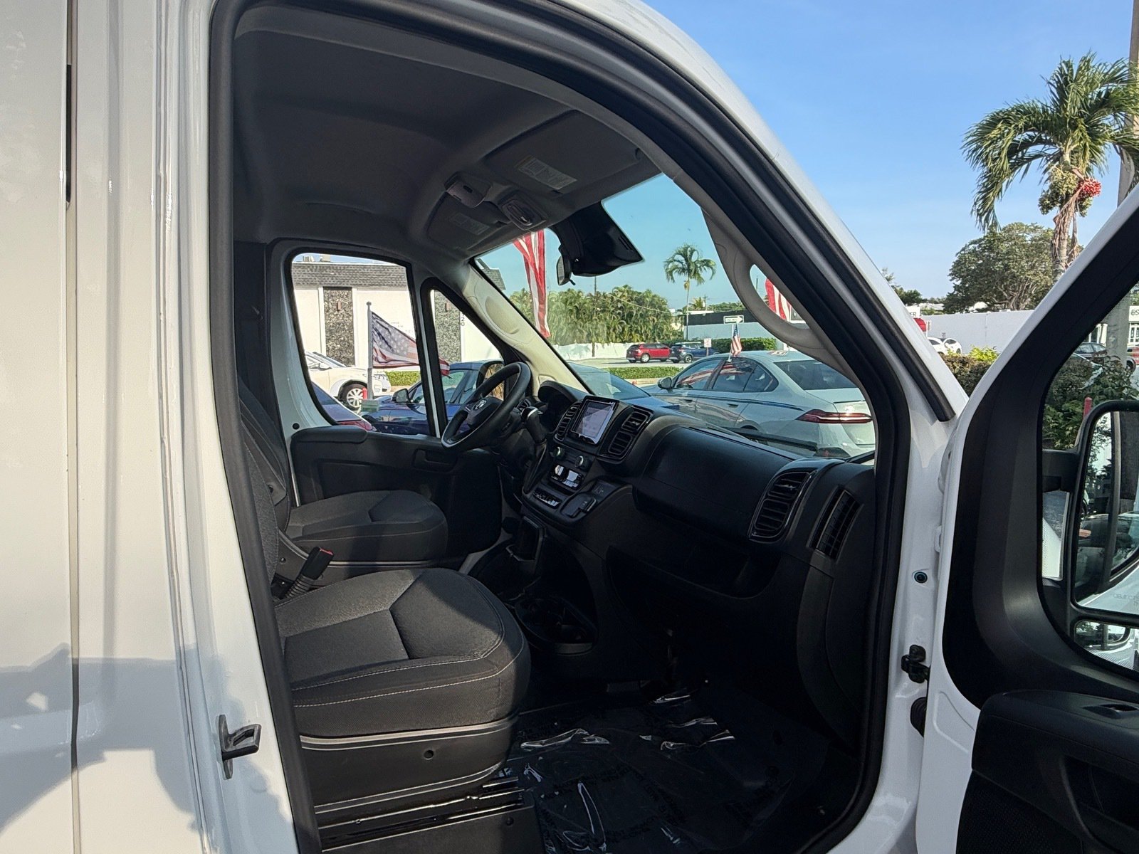 Used 2025 RAM ProMaster 2500 w/ U-Haul Equipment Group FWD image 11