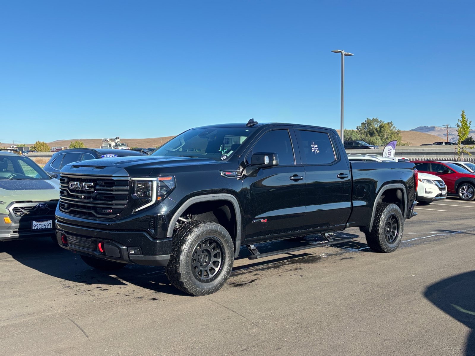 Used 2023 GMC Sierra 1500 AT4 w/ Technology Package AWD/4WD image 23