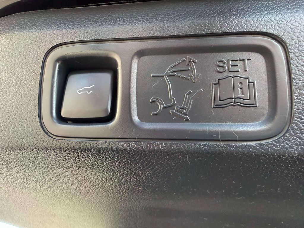 Used 2023 Lincoln Navigator L Black Label AWD/4WD image 10