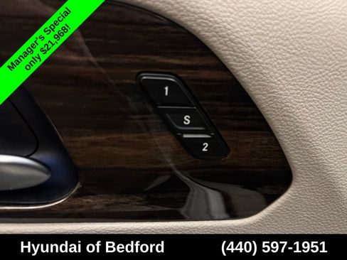 Used 2023 Chrysler Pacifica Limited FWD image 13