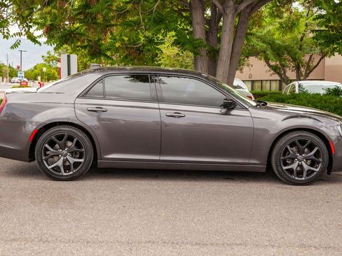 Used 2020 Chrysler 300 Touring w/ Sport Appearance Package image 4