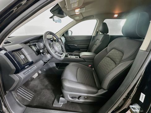 Used 2025 Nissan Pathfinder SV AWD/4WD image 13