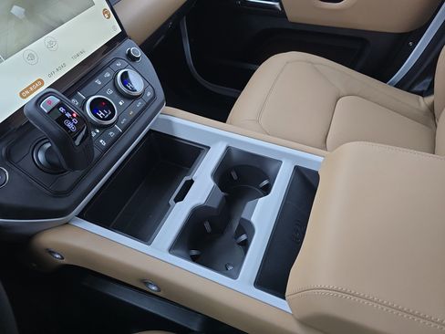 New 2026 Land Rover Defender 110 X-Dynamic SE image 24