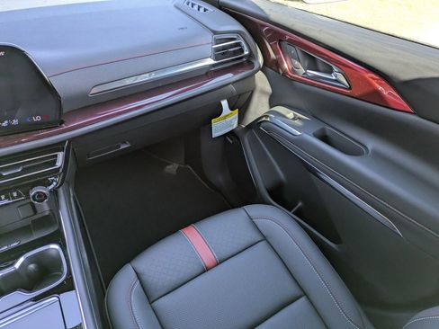 New 2026 Chevrolet Traverse RS image 18