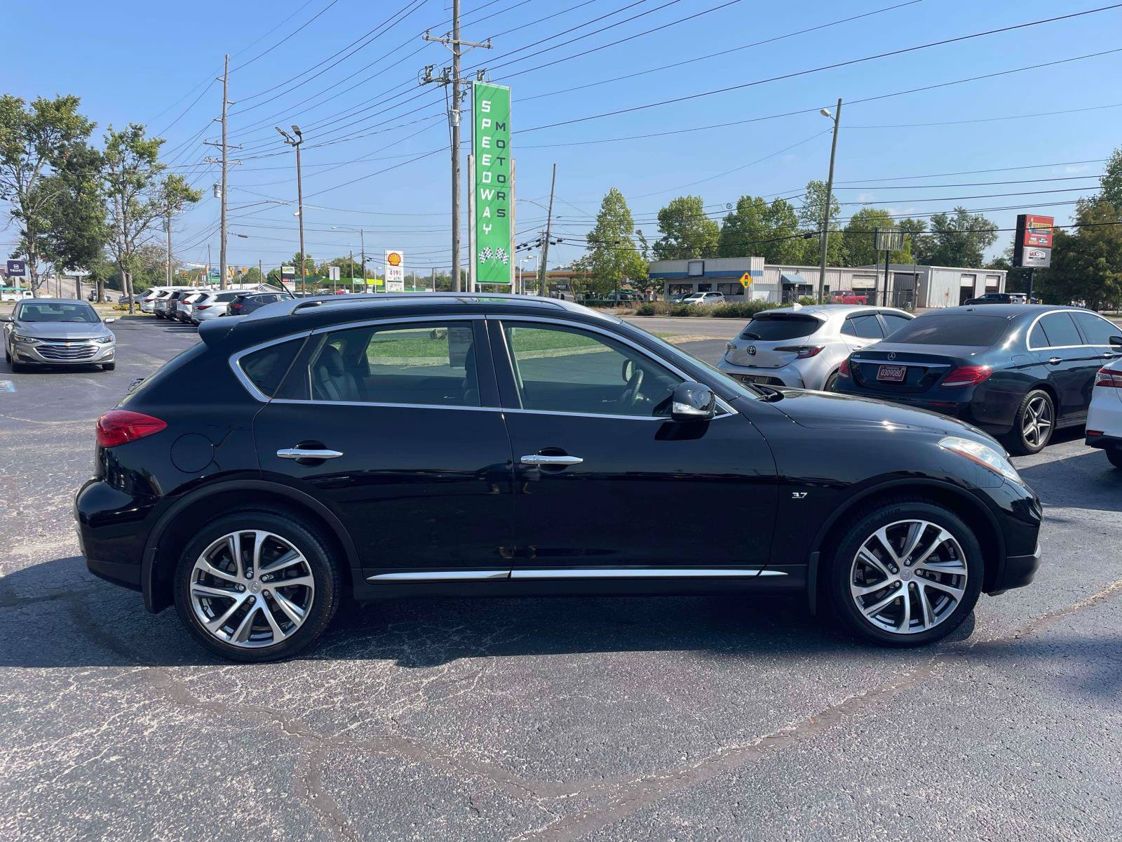Used 2017 INFINITI QX50 2WD w/ Deluxe Touring Package image 8