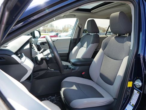 Used 2019 Toyota RAV4 XLE w/ Convenience Package AWD/4WD image 12