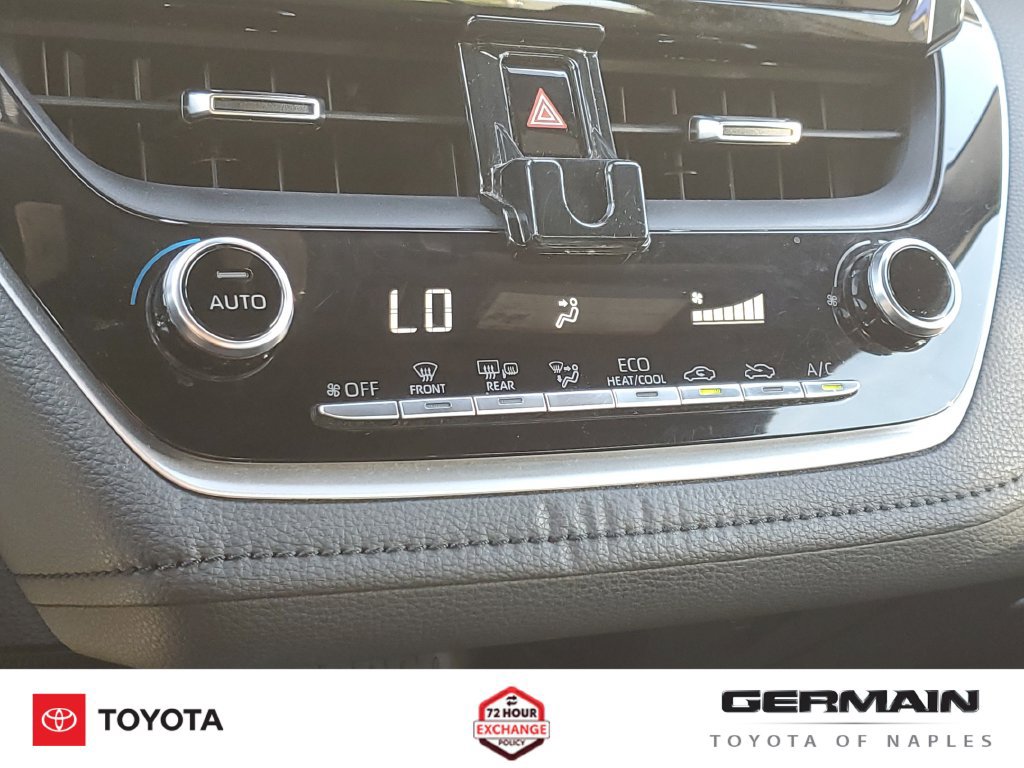 Used 2022 Toyota Corolla SE w/ SE Premium Package FWD image 32