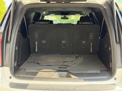 Used 2021 Chevrolet Suburban RST AWD/4WD image 7