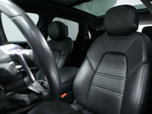 Certified 2023 Porsche Cayenne Platinum Edition w/ Assistance Package image 5