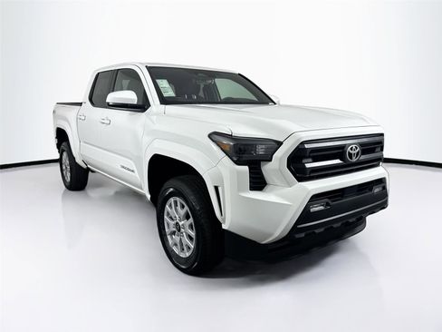 Certified 2025 Toyota Tacoma SR5 image 9