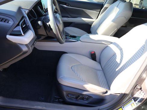Used 2024 Toyota Camry SE image 38