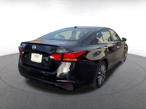 Used 2025 Nissan Altima 2.5 SV image 14