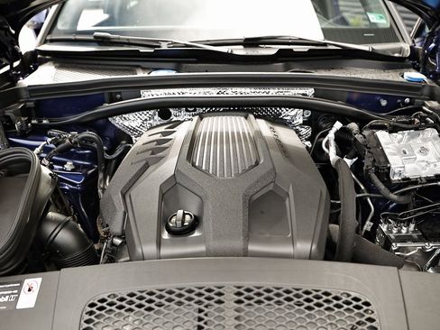 New 2026 Porsche Macan image 32