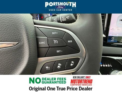 Used 2024 Chrysler Pacifica Touring-L image 19