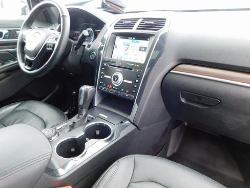 Used 2018 Ford Explorer Limited image 20