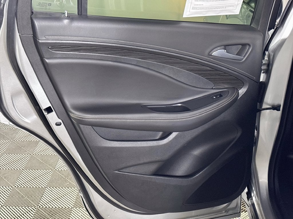 Used 2018 Buick Envision Essence AWD/4WD image 19