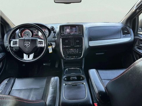 Used 2017 Dodge Grand Caravan GT FWD image 32