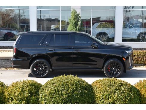 Used 2024 Cadillac Escalade Sport Platinum w/ LPO, ONYX Package image 3