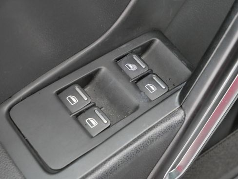 Used 2018 Volkswagen Beetle 2.0T SE image 20