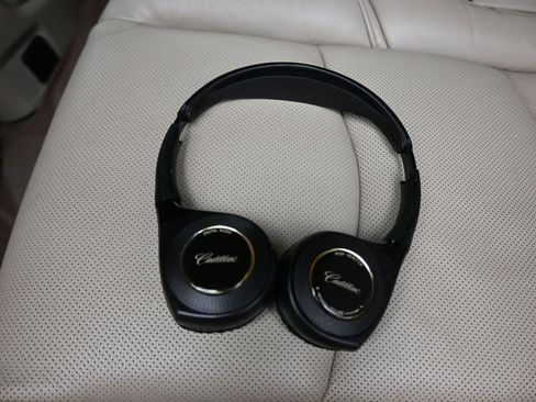 Used 2018 Cadillac Escalade ESV Luxury image 41