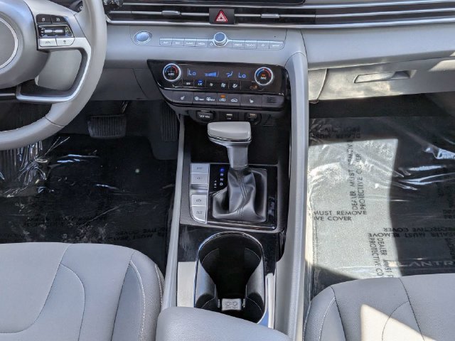 Used 2023 Hyundai Elantra SEL w/ Convenience Package FWD image 18