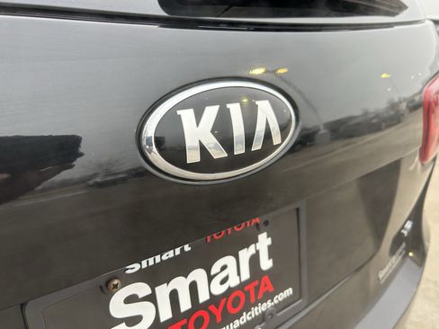 Used 2019 Kia Sorento LX image 11